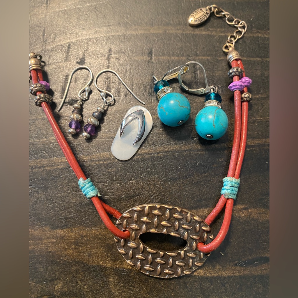 Steve Madden Bracelet With Extra Goodies33 13$